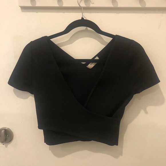 Aritizia Babaton Sculpt Cross-front Crop Top - Picture 2 of 5